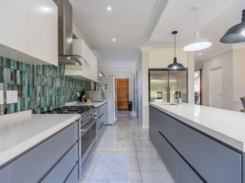 Where Modern Sophistication Meets Luxury Leisure - Photo 2