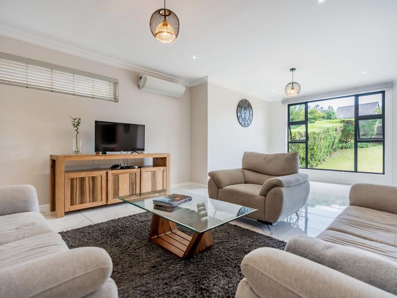 Where Modern Sophistication Meets Luxury Leisure - Photo 4