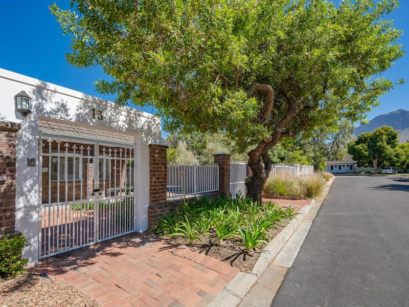 House For Sale in Morningside, Somerset West - Photo 2