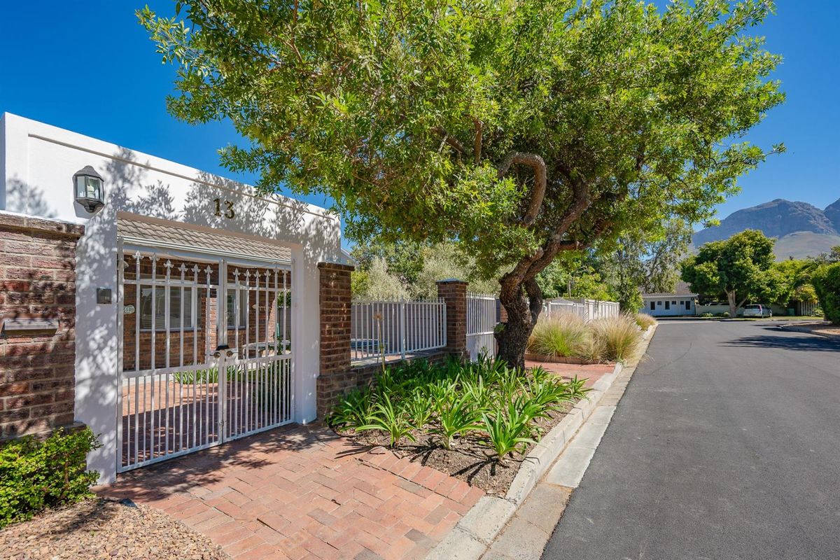 House For Sale in Morningside, Somerset West - Photo 2