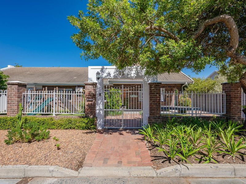 House For Sale in Morningside, Somerset West - Photo 1