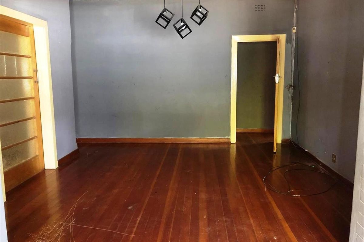 5 Bedroom House To Rent in Cyrildene, Johannesburg - Photo 3