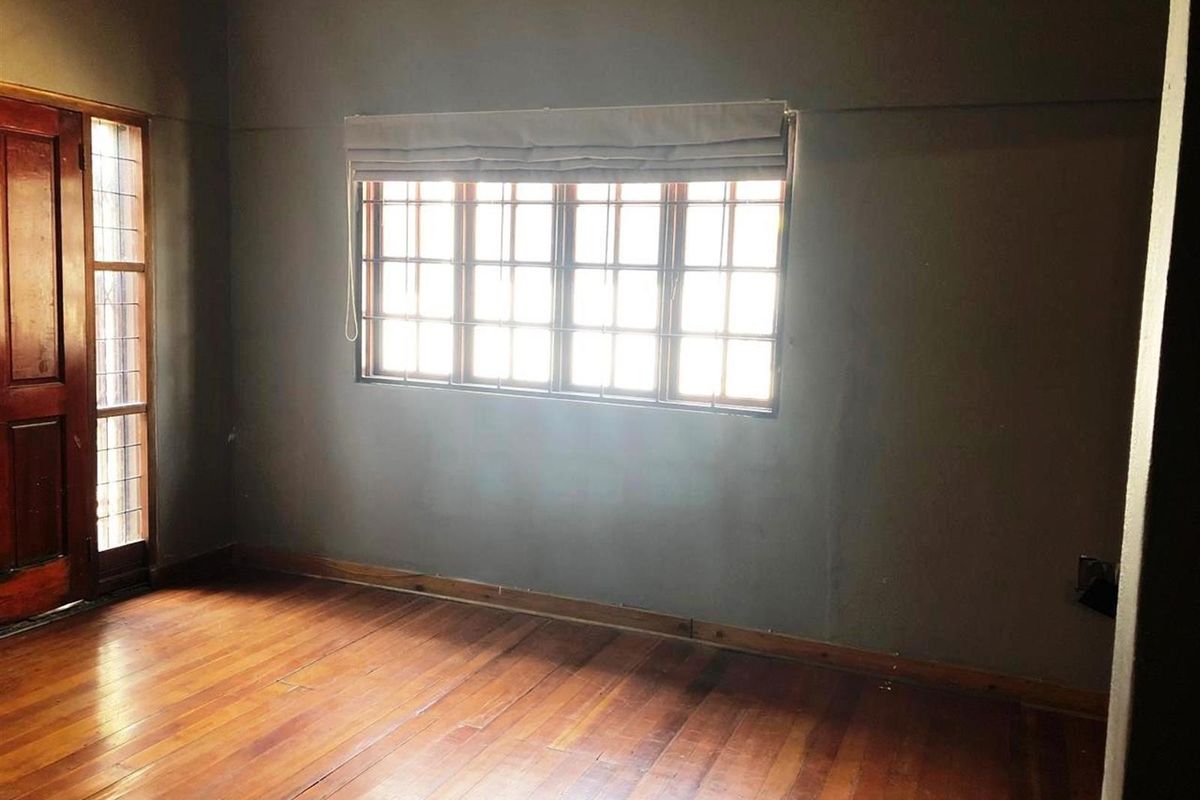 5 Bedroom House To Rent in Cyrildene, Johannesburg - Photo 4