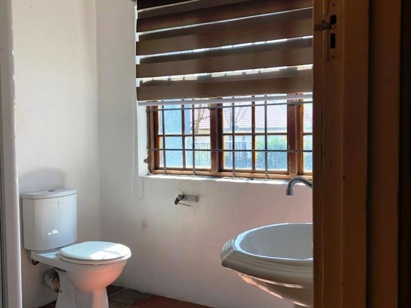 5 Bedroom House To Rent in Cyrildene, Johannesburg - Photo 8