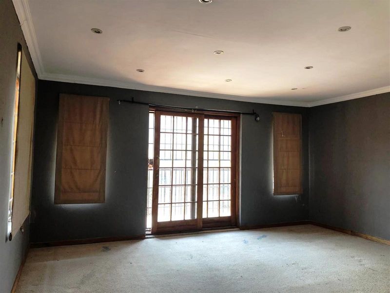 5 Bedroom House To Rent in Cyrildene, Johannesburg - Photo 6