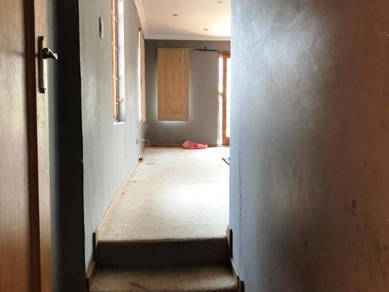 5 Bedroom House To Rent in Cyrildene, Johannesburg - Photo 7