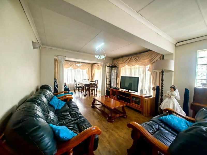 Bargain - One Investment - Three Properties | Triple the Potential, Triple the Return - Photo 4