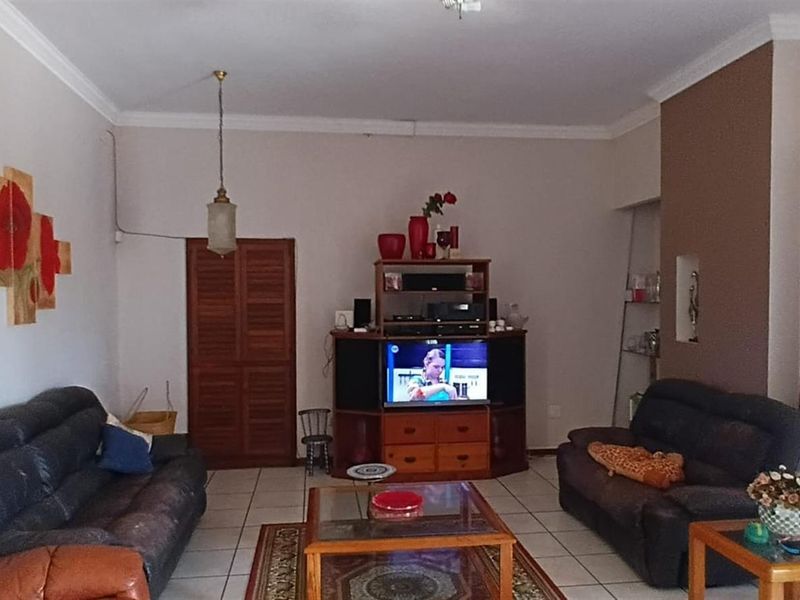House with Granny flat For Sale in Empangeni Central, Empangeni, KwaZulu Natal - Photo 7