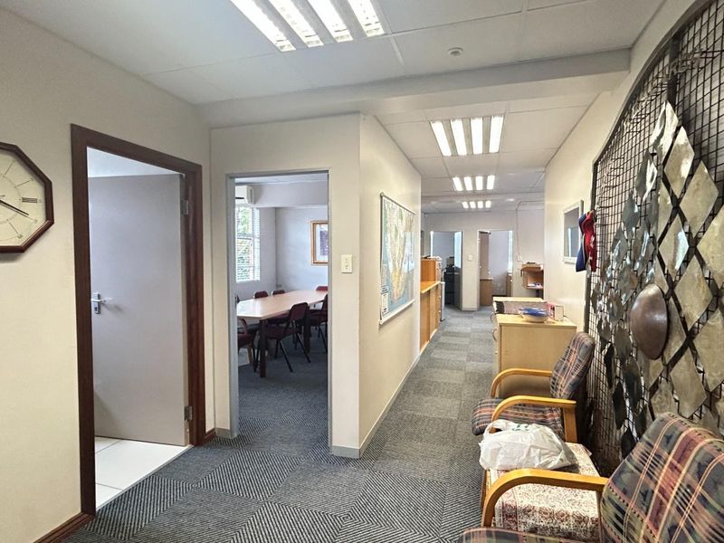 Versatile Commercial Offices | Prime Monument Park Position | Flexible Multi-Tenant or Single-User - Photo 7