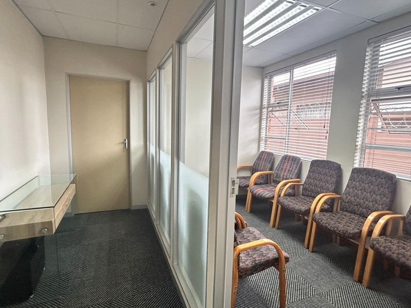 Versatile Commercial Offices | Prime Monument Park Position | Flexible Multi-Tenant or Single-User - Photo 6