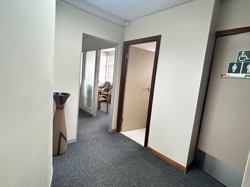 Versatile Commercial Offices | Prime Monument Park Position | Flexible Multi-Tenant or Single-User - Photo 5