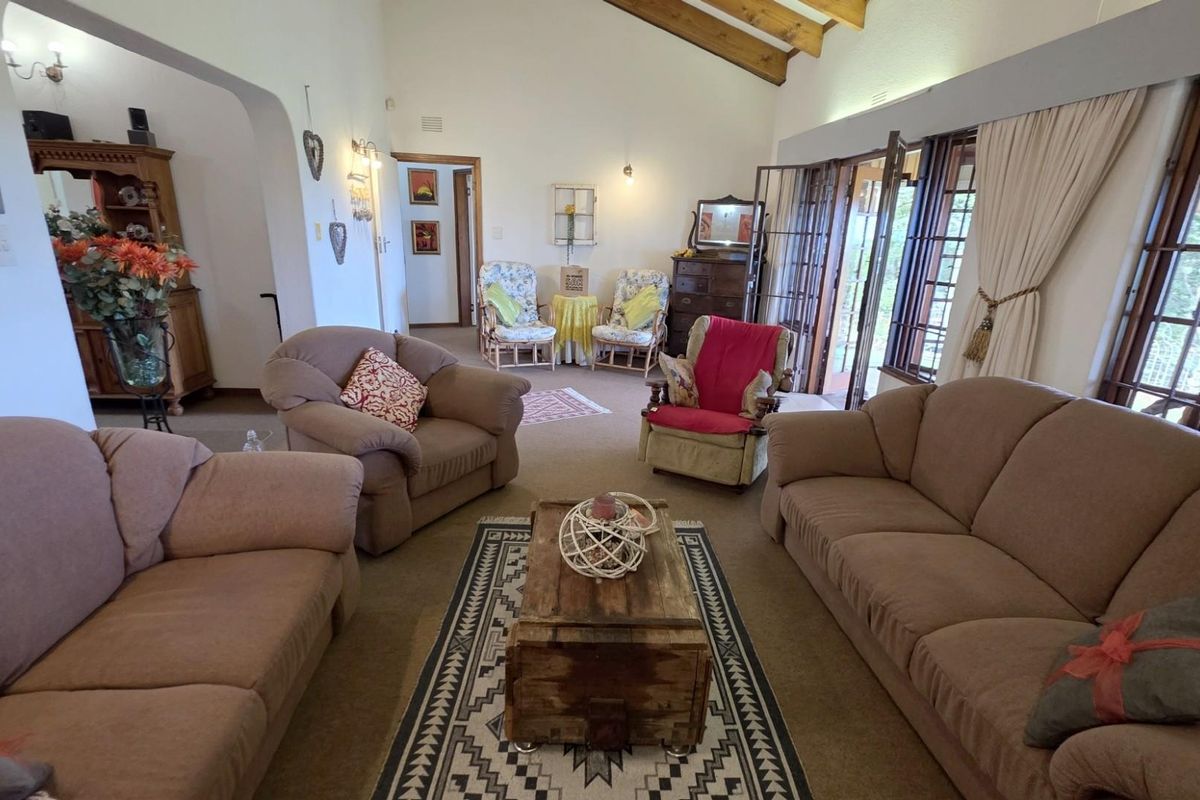 Picturesque 2 bedroom, 2 bathroom Townhouse For Sale in Margate, KwaZulu Natal - Photo 4