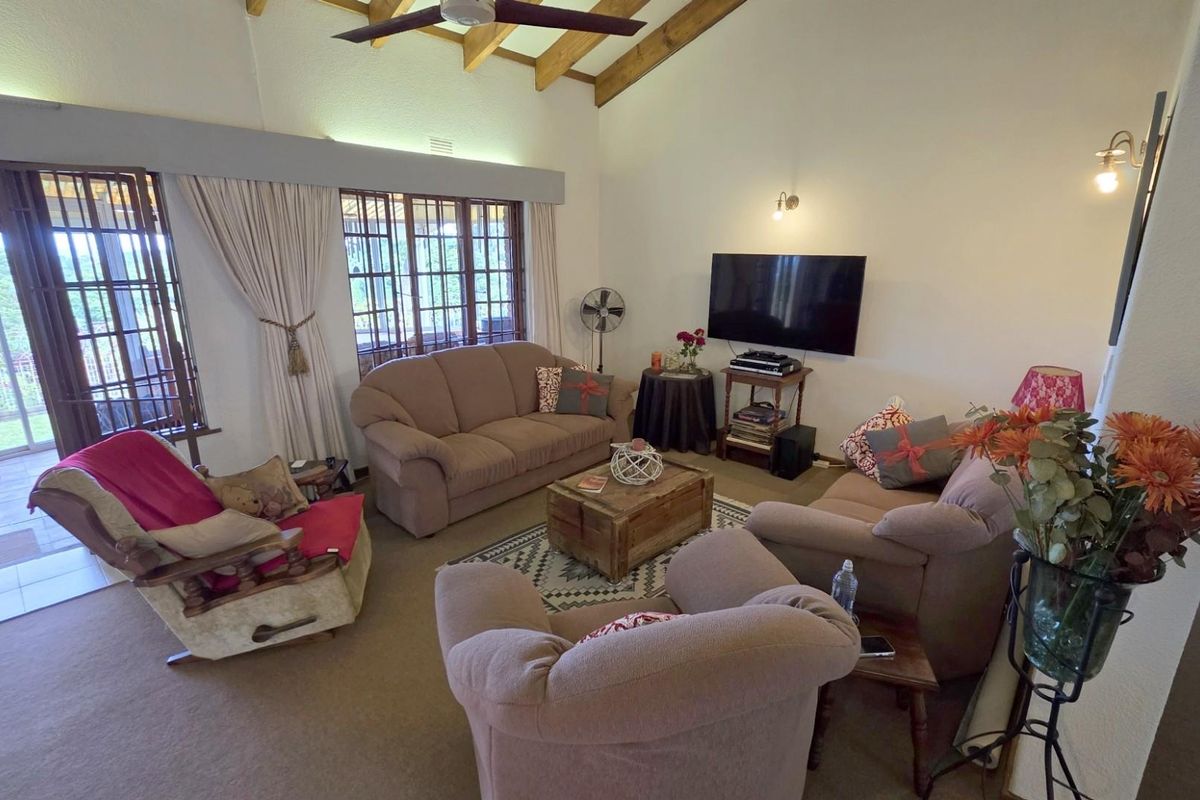 Picturesque 2 bedroom, 2 bathroom Townhouse For Sale in Margate, KwaZulu Natal - Photo 5