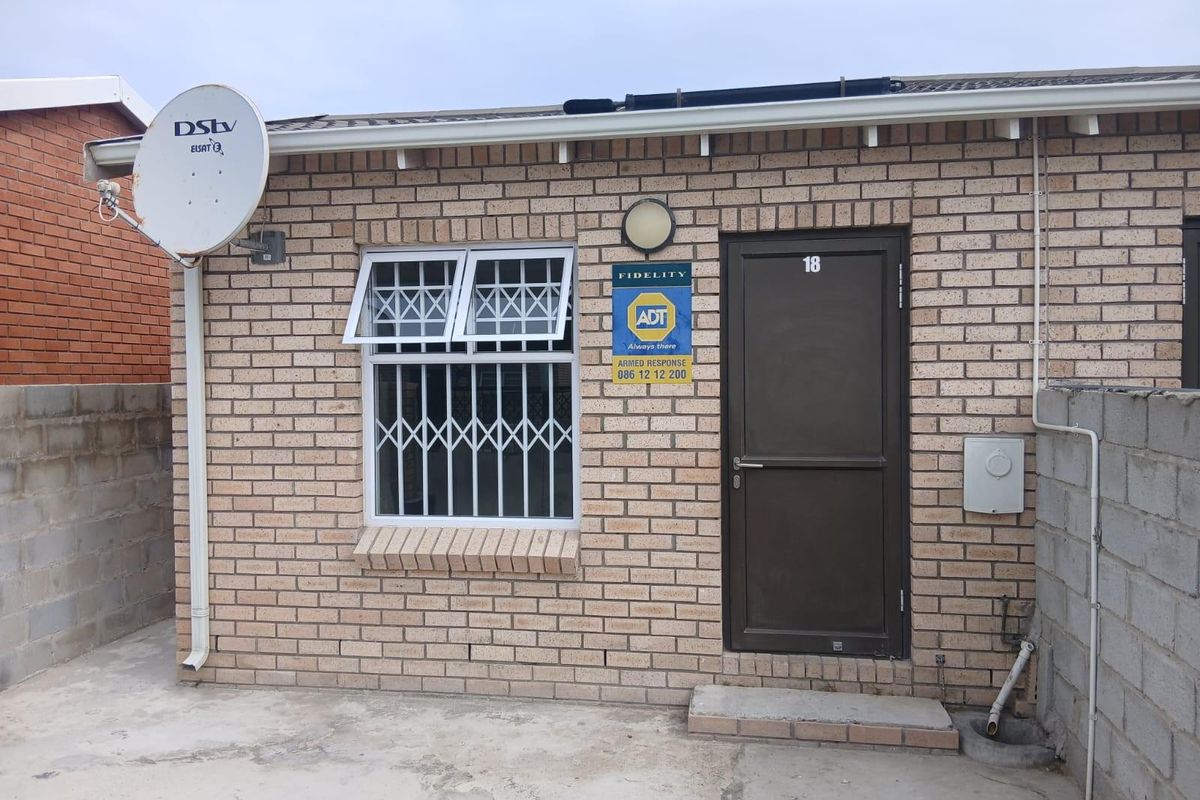 House For Sale in Port Elizabeth Central, Port Elizabeth - Photo 2