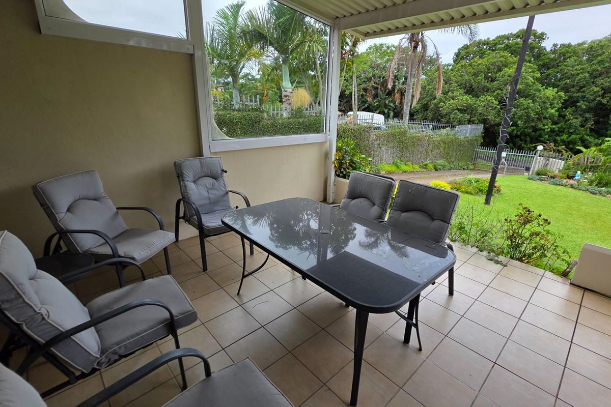 Townhouse For Sale in Uvongo, Margate, KwaZulu Natal - Photo 2