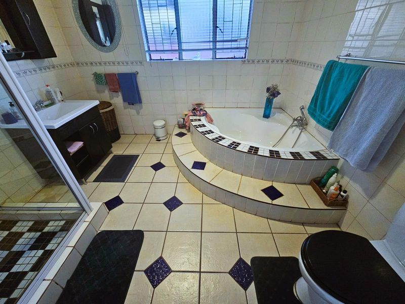 FOR SALE: FOUR BEDROOM FAMILY HOME - Photo 8