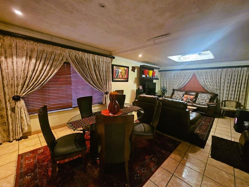 FOR SALE: FOUR BEDROOM FAMILY HOME - Photo 7