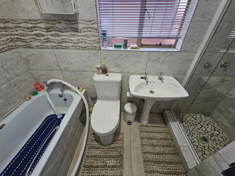 FOR SALE: FOUR BEDROOM FAMILY HOME - Photo 10