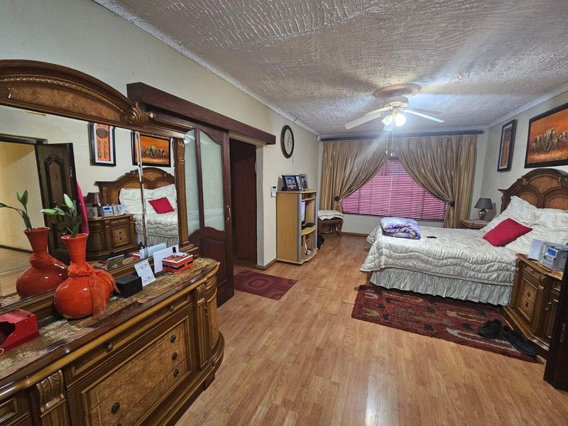 FOR SALE: FOUR BEDROOM FAMILY HOME - Photo 4