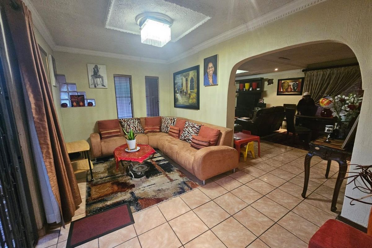 FOR SALE: FOUR BEDROOM FAMILY HOME - Photo 3