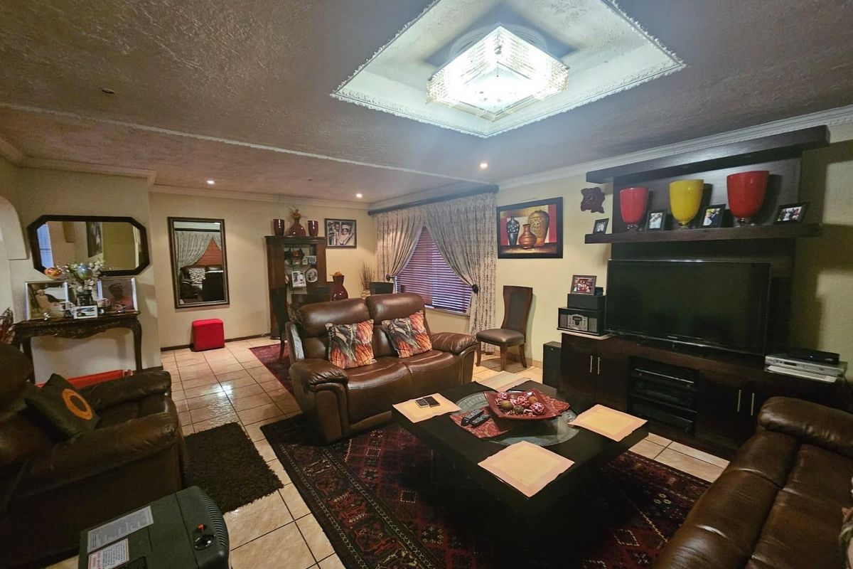 FOR SALE: FOUR BEDROOM FAMILY HOME - Photo 2
