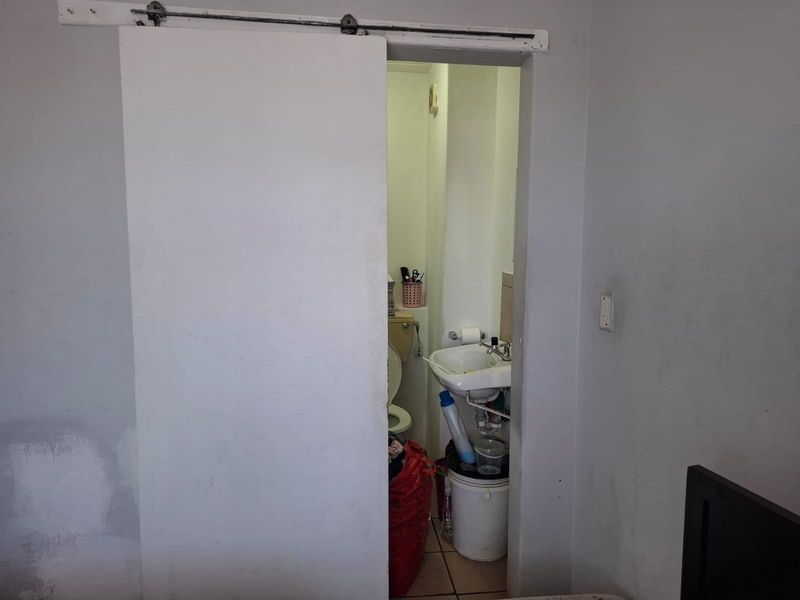 Apartment with Potential in Retreat - Photo 7