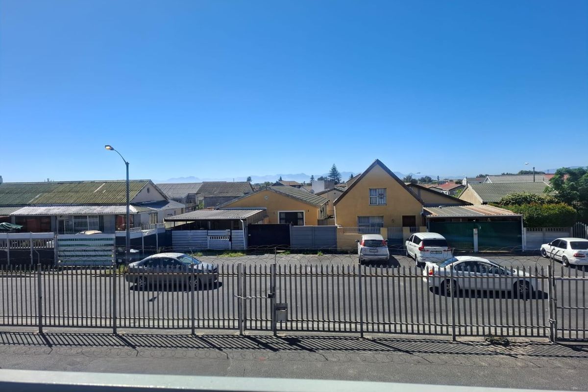 Apartment with Potential in Retreat - Photo 3