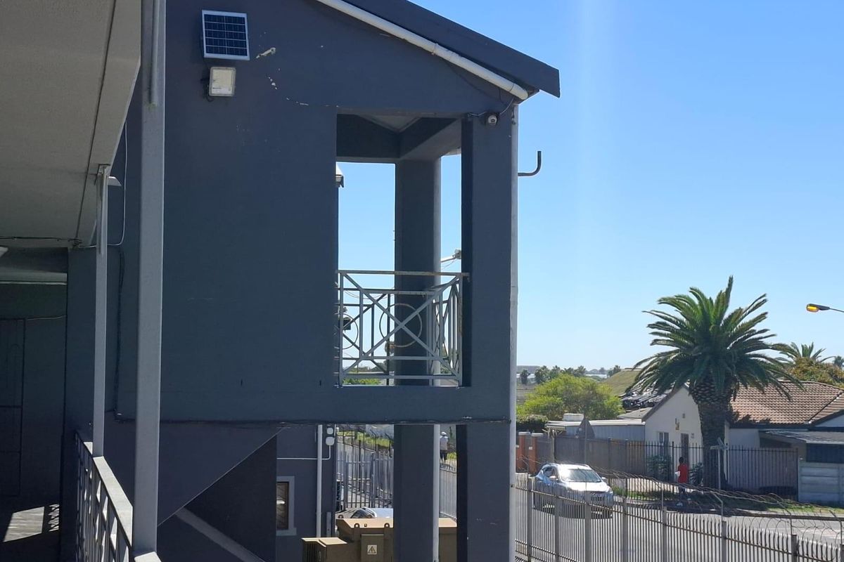 Apartment with Potential in Retreat - Photo 2