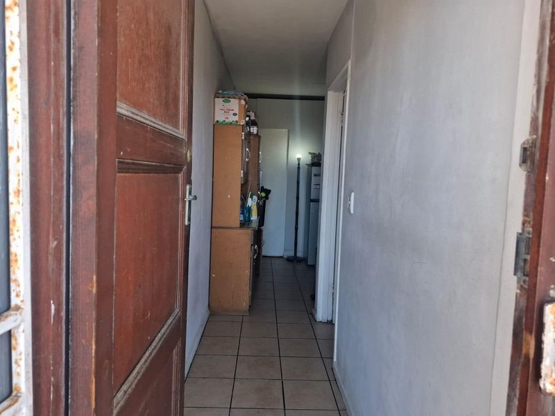 Apartment with Potential in Retreat - Photo 5