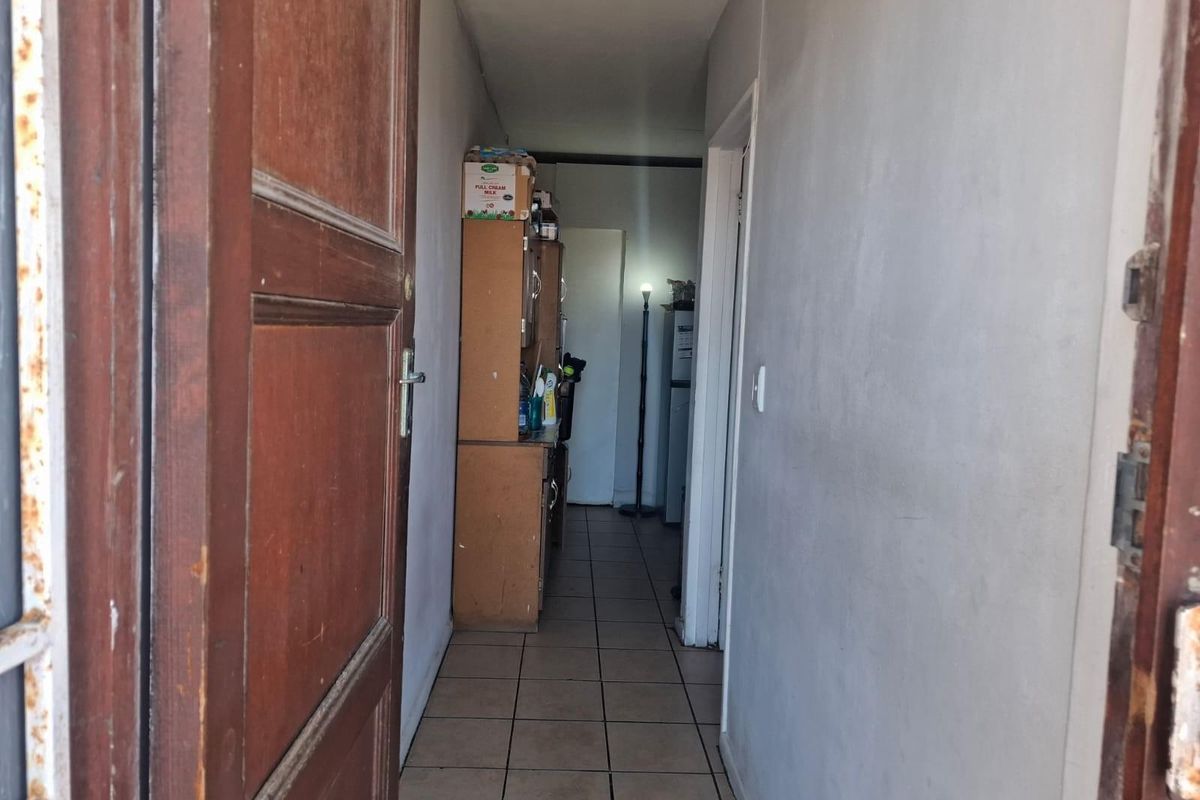 Apartment with Potential in Retreat - Photo 5