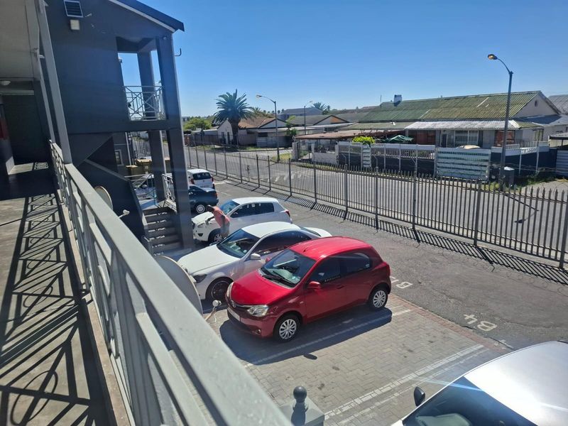 Apartment with Potential in Retreat - Photo 4