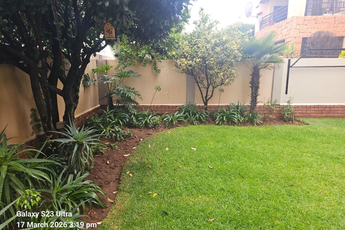 2 Bedroom Ground Floor Apartment with Private Garden For Sale in Halfway Gardens, Midrand - Photo 2
