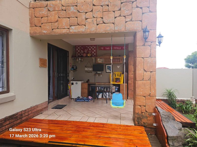 2 Bedroom Ground Floor Apartment with Private Garden For Sale in Halfway Gardens, Midrand - Photo 5