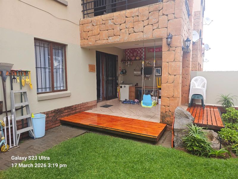 2 Bedroom Ground Floor Apartment with Private Garden For Sale in Halfway Gardens, Midrand - Photo 4
