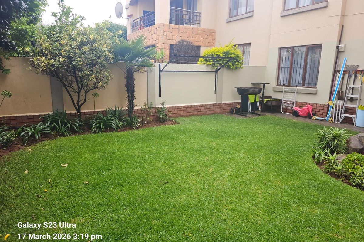 2 Bedroom Ground Floor Apartment with Private Garden For Sale in Halfway Gardens, Midrand - Photo 3