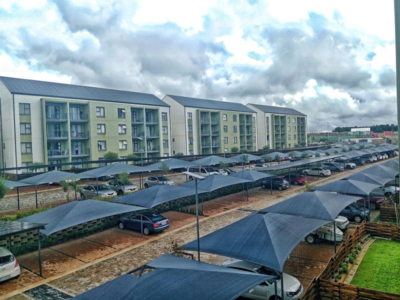 Discover modern, secure living in the heart of Greenkloof Eco Estate, Mooikloof, Pretoria East - Photo 2