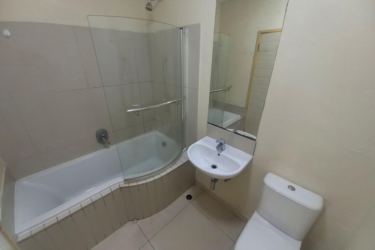 Modern Affordable and Convenient Umhlanga Ridge apartment - Photo 4