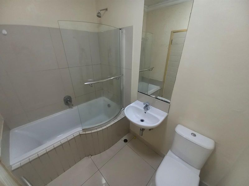 Modern Affordable and Convenient Umhlanga Ridge apartment - Photo 4