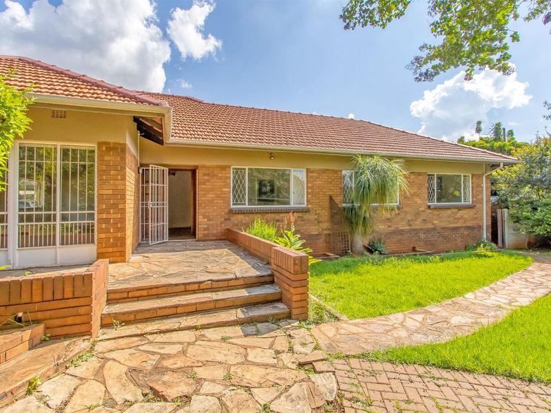 Renovators Dream House For Sale in Berario, Randburg - Photo 6