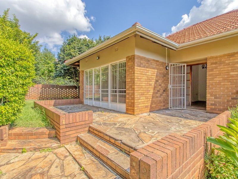 Renovators Dream House For Sale in Berario, Randburg - Photo 7