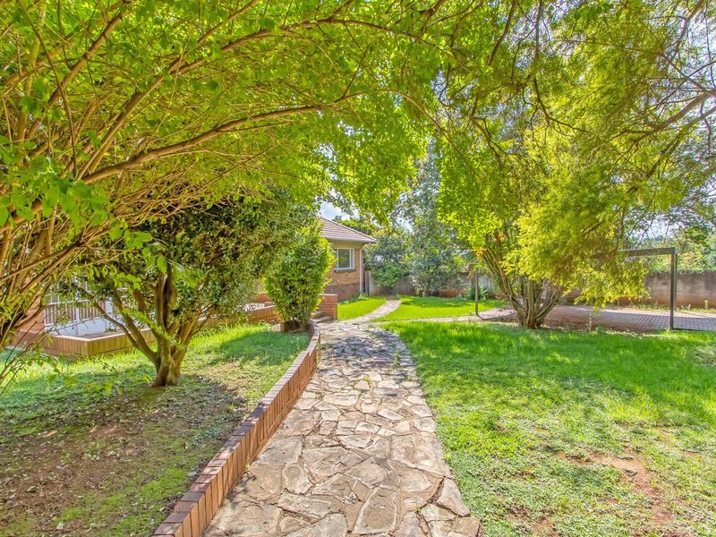 Renovators Dream House For Sale in Berario, Randburg - Photo 2