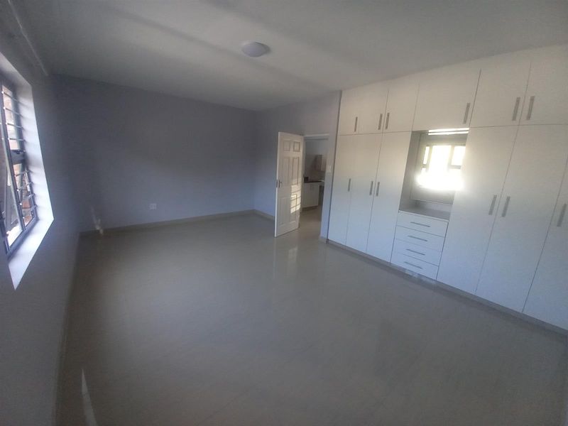 Secure Modern and Spacious Upmarket Bellair Apartment - Photo 8