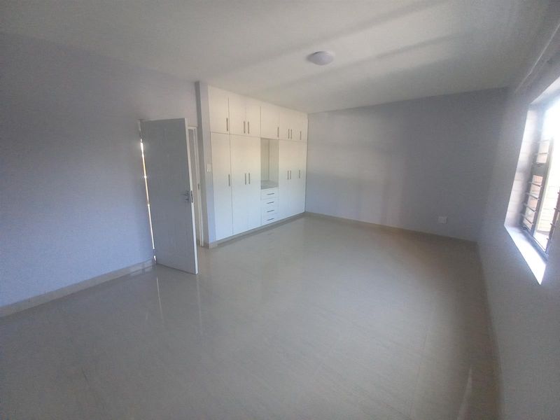 Secure Modern and Spacious Upmarket Bellair Apartment - Photo 9