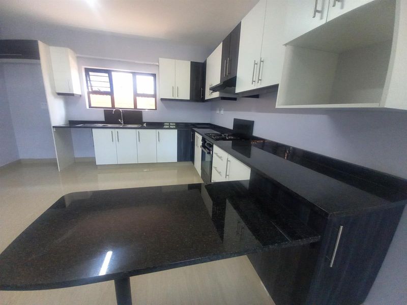 Secure Modern and Spacious Upmarket Bellair Apartment - Photo 3