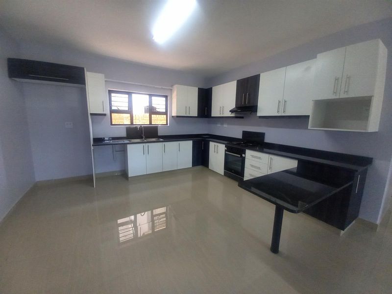 Secure Modern and Spacious Upmarket Bellair Apartment - Photo 4