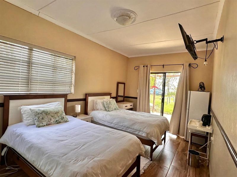 Guest House For Sale in Wakkerstroom - Photo 4
