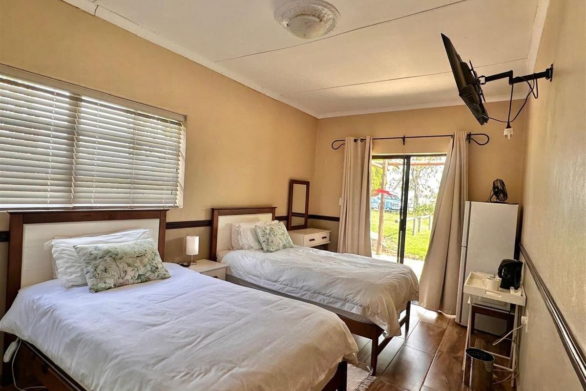 Guest House For Sale in Wakkerstroom - Photo 4