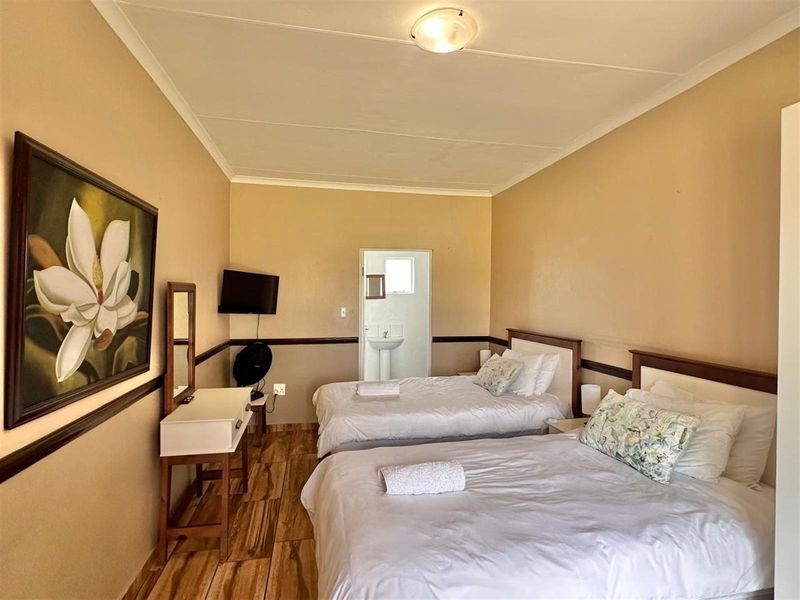 Guest House For Sale in Wakkerstroom - Photo 6