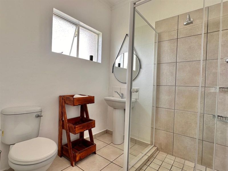 Guest House For Sale in Wakkerstroom - Photo 5