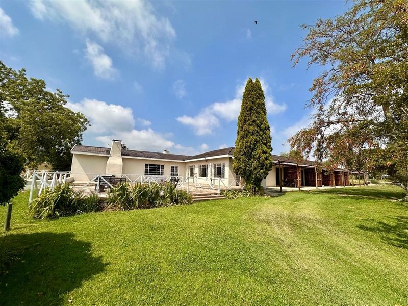 Guest House For Sale in Wakkerstroom - Photo 2